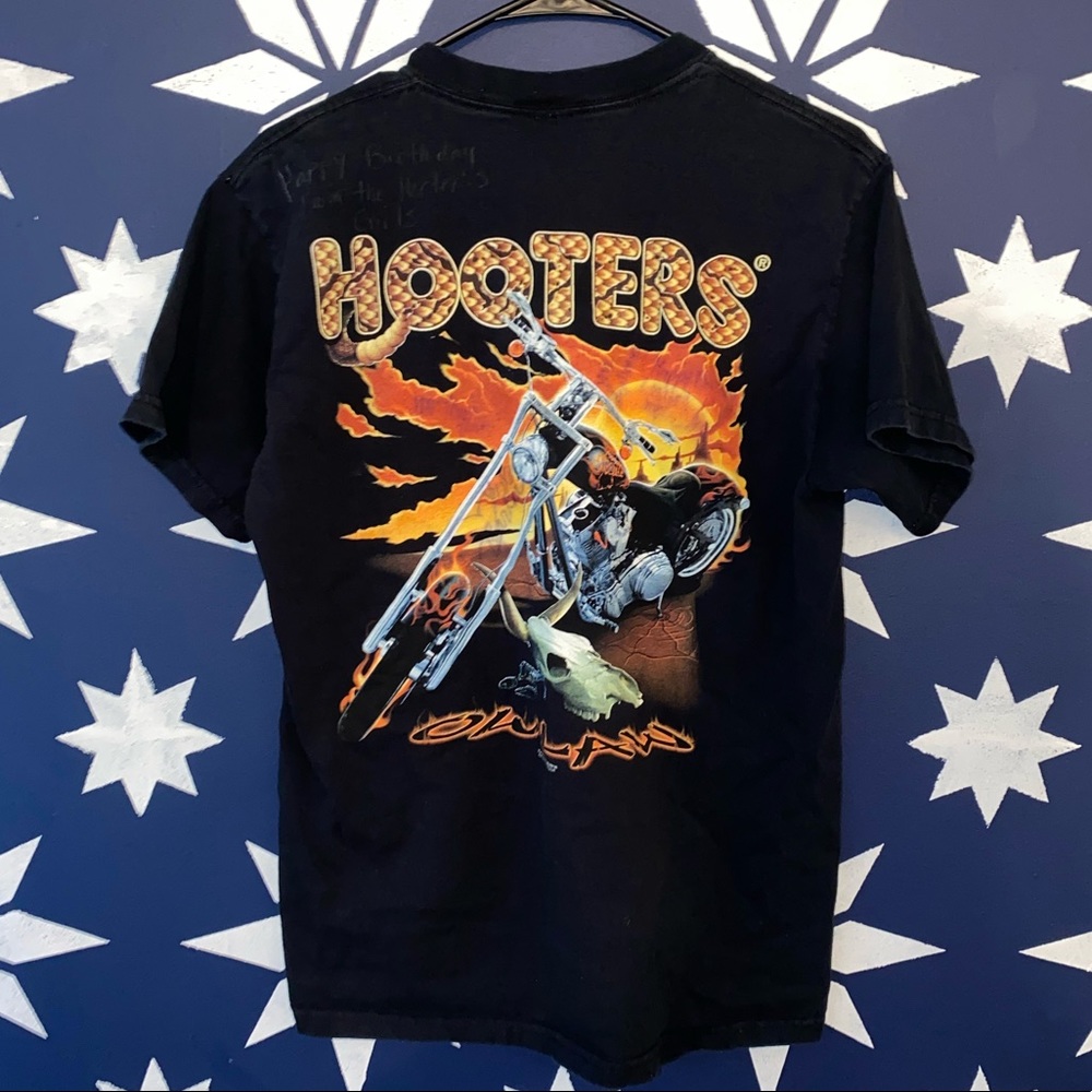 Vintage Hooters Outlaw Biker babe motorcycle tee